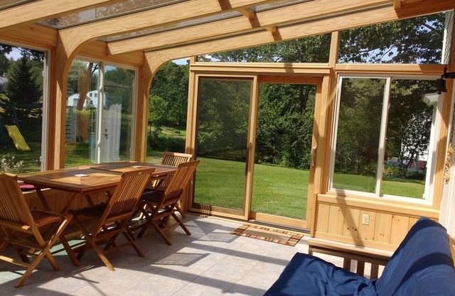 Eco-friendly Cottage in a Quiet setting. Close to Beaches and the Village