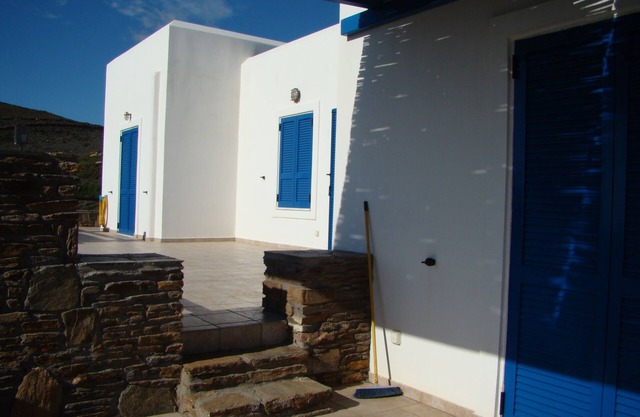 Eco friendly house (electricity and hot water from the Sun), water well for the