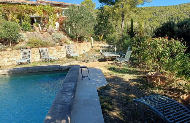 Ecological house in a quiet location, 1 hour from the sea and the Verdon gorges.