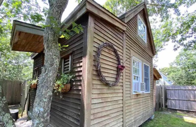 Edgartown Vineyard Cottage. A Glamping Experience!