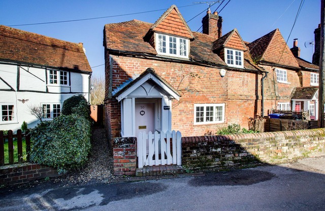 Eglantine Country Cottage