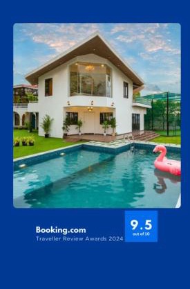 EKOSTAY - 8BHK La Flamingo Villa with Private Turf