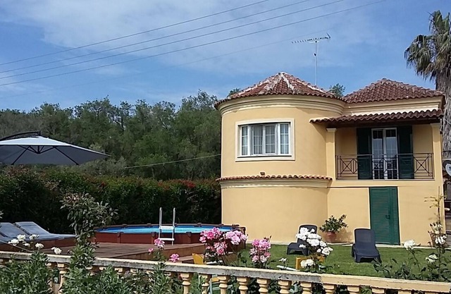 Eleas Gi Villa, Vitalades