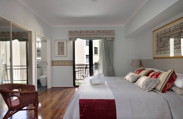 Elegant 1st Floor Apt in CBD