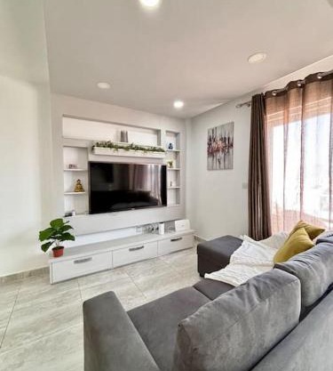 Elegant 2 Bedroom Penthouse in St Julians STJ411