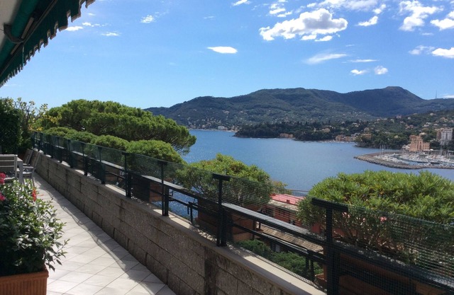 Elegant apartment with breathtaking view of the Gulf of Tigullio
