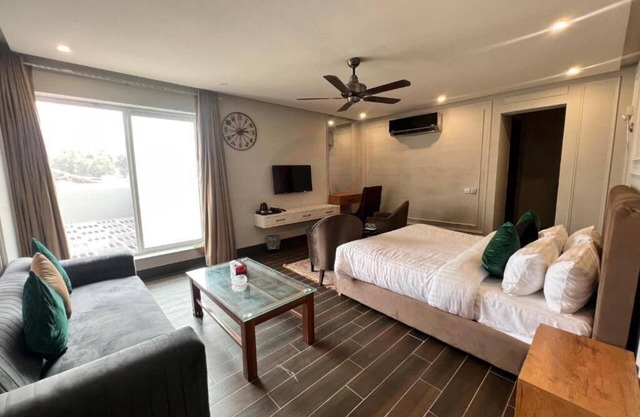 Elegant Suites Hotel