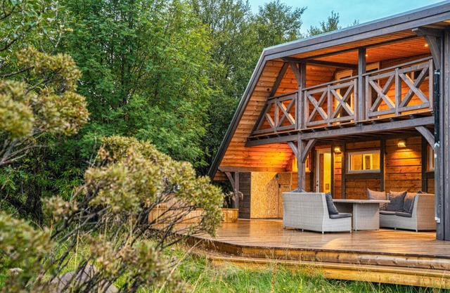 Embrace Nature by the River: Hot Tub & Scenic Views