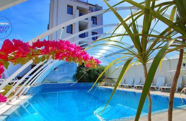 ENIS Hotel с минерален басейн