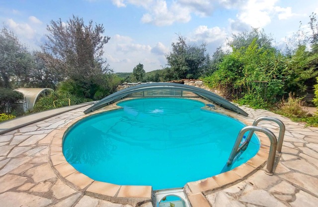 Enjoy a quiet and relaxing vacation in this pleasant cottage in the countryside.