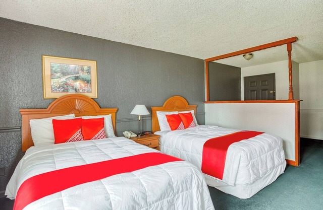 Enjoy Peaceful Tulsa Room w/Relaxing Ambiance + Greenery Close By