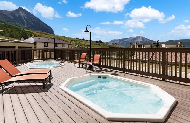 Enjoy Stunning Views at a Scenic Room Near Crested Butte | Pet-friendly