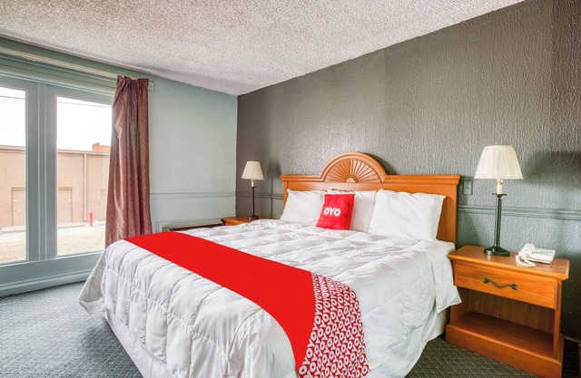 Enjoy this Relaxing Room w/King Bed Ideal for Weekend Explorers in Tulsa