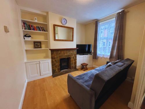 Entire Banbury House - Walking Distance To The Station & Shops