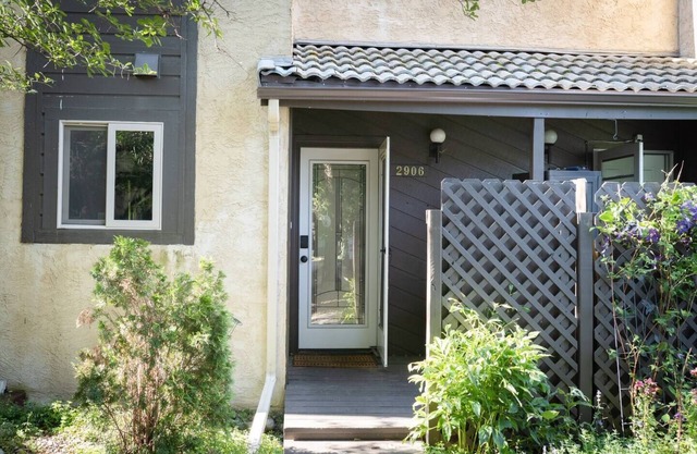 Entire Spacious Central Boulder Condo. 2 bedroom/2bath, 3 floors