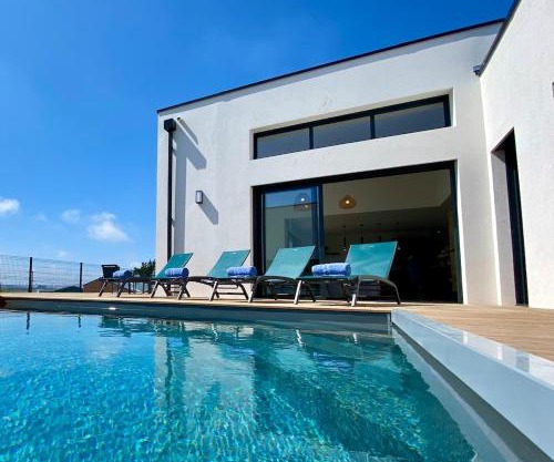 Escapade Marine piscine et spa pour 10