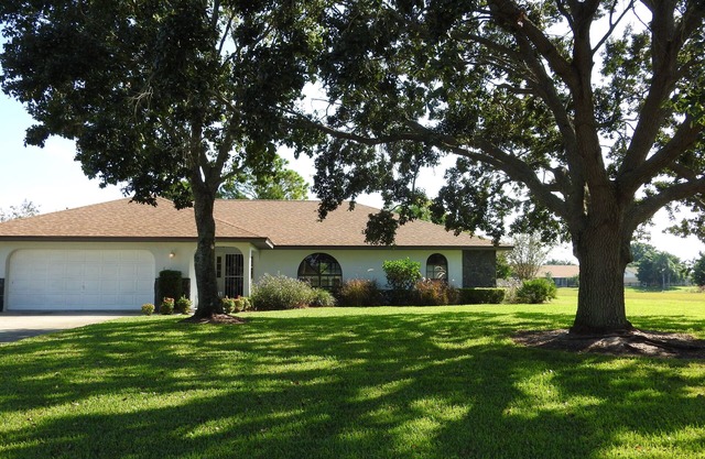Escape 2 the lake - Oversized pool, private lake access & dock for canal fishing