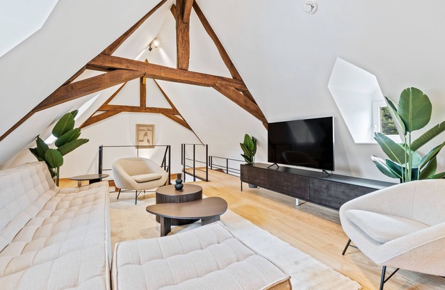 Escape to Clausen Stylish ApartmentID212