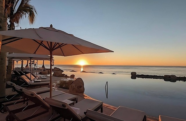ESCAPE TO LUXURY! 1BR/2BA OCEAN VIEW-PRIVATE BALCONY-LAZY RIVER-INFINITY POOL!