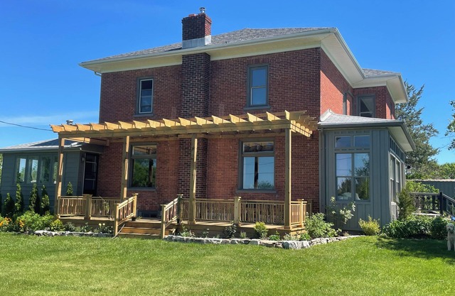Escape to the country in this recently renovated 6 bedroom farmhouse!