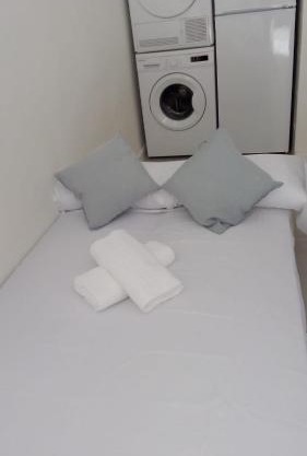 Estudio encantador cerca del carrefour rosaleda 1