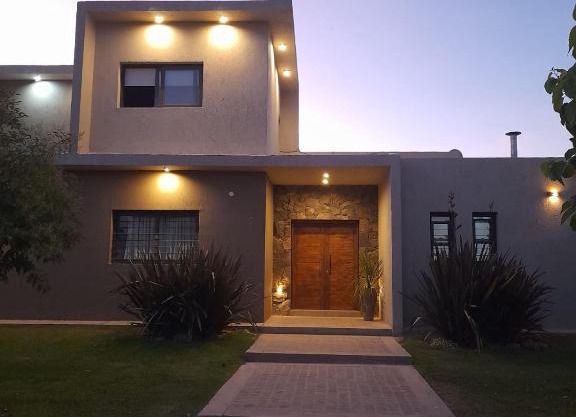 excelente casa con pileta