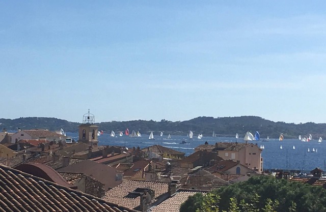 Exceptional top floor 300M from the sea, city center and quiet! Enclosed garage