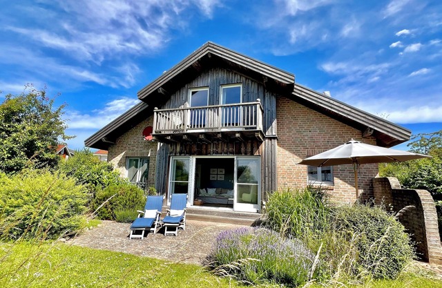 Exclusive holiday home, walk to the beach, quiet with a view of the nature reserve