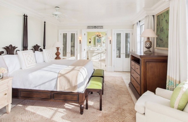 Exclusive Beachfront Experience with Pool, Gourmet Dining, and Stunning Views