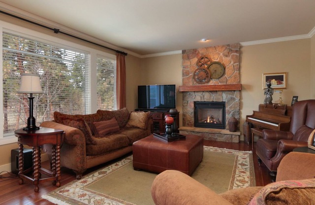 Executive Dilworth Mountain Home Backing onto Parkland