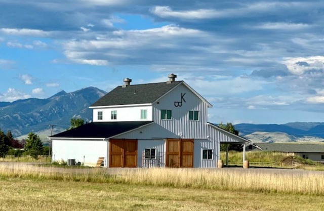 Experience Bozeman living near Montana State University and close to 2 ski hills