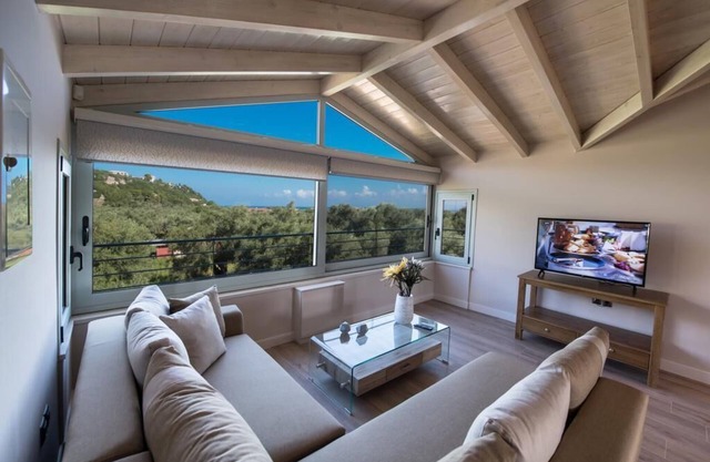 Explore Lefkada-Breakfast incl.Luxury maisonette,large pool near town!