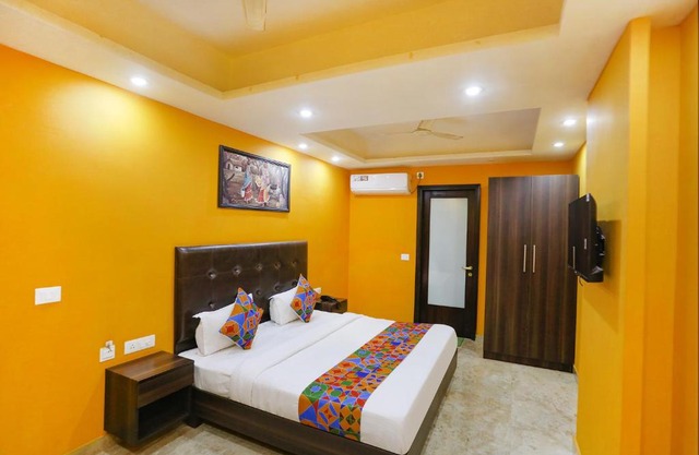 FabExpress Taj Home Stay