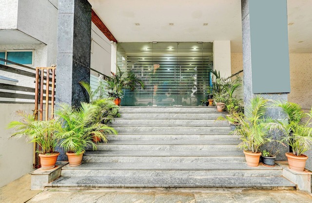 Fabhotel Royal Regalia Inn