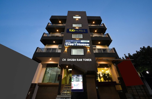 Fabhotel Tree House