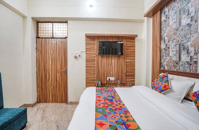 Fabhotel Triweni Palace