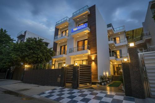 FabHotel Velvet Suites Near Millennium City Centre Gurugram