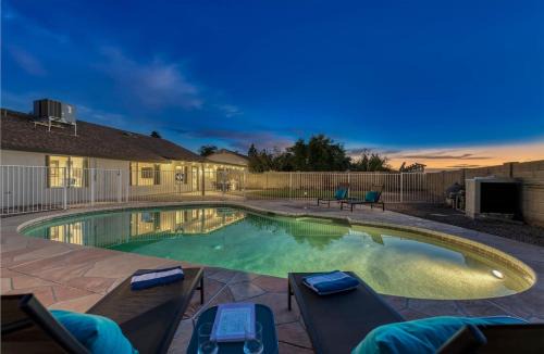 Fabulous With Complimentary Private Heated Pool!
