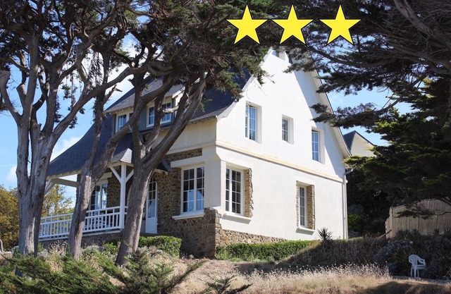 Facing the sea with an exceptional view over 140°.