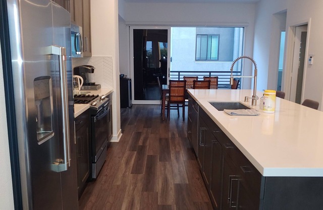 Fall special discount. views & pets ok. walk 2 blocks to boardwalk. to see boats