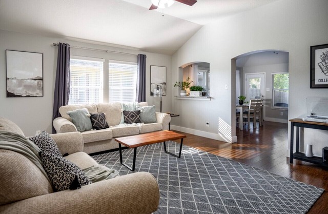 Fallbrook Cottage, Relaxing Home Away From Home 3BR/2BA, Pet Friendly