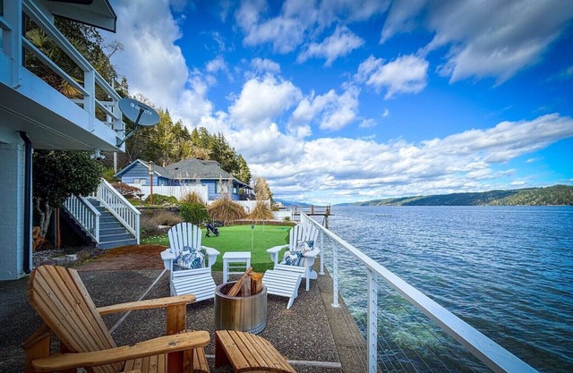 Family-Friendly Waterfront Escape on Hood Canal – Now with Lower Fall Rates!