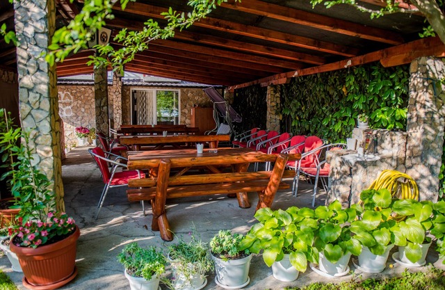 Family guesthouse in forest Ana & Stjepan Nikolic