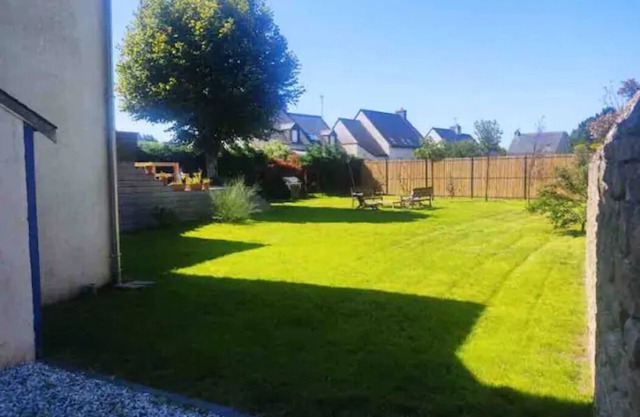 Family holiday home for 8, town and beaches on foot
