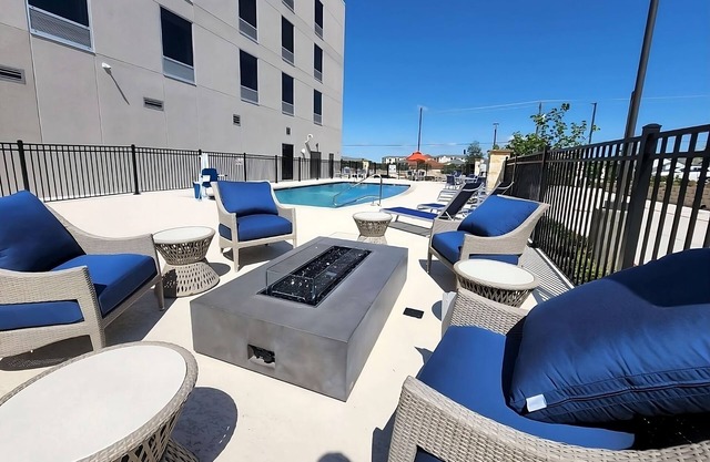 Family Retreat | Two Relaxing Rooms | Near Historic Downtown