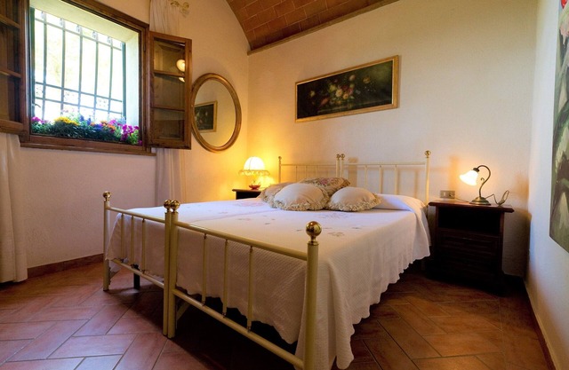 Farmhouse in Tuscany With Pool & Wine Tasting