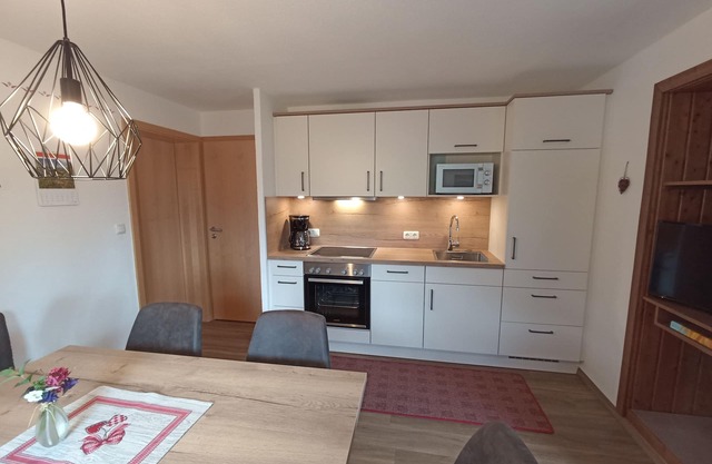 Ferienwohnung 76qm, Nichtraucher, Wohnraum mit Küchenzeile, 3 Schlafzimmer, Balkon, Sat-TV, 3 Sterne, max 6 Personen