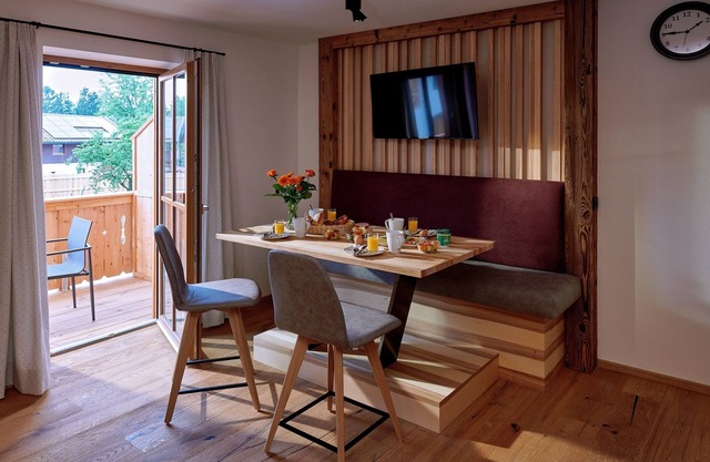 Ferienwohnung Segelboot, 1-4pers., 2 Sep. SZ, 1.og, Balkon mit Chiemseeblick