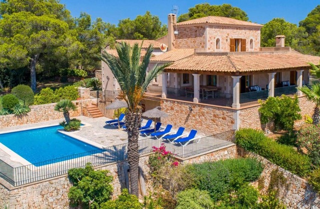 Finca-Rustica in triumphal mountain location