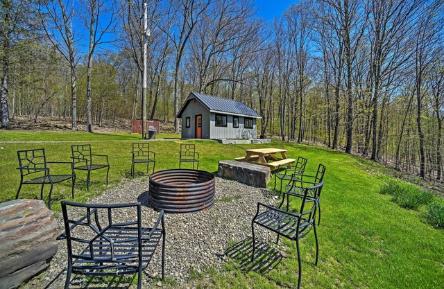 Fire Pit + Gas Grill: Secluded Studio in Milford!